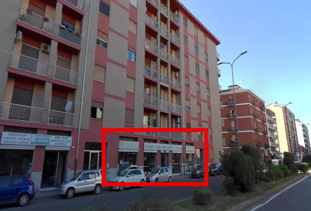 negozio in vendita ad Alessandria in zona Borgo Rovereto