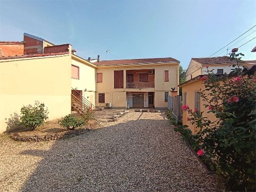 casa indipendente in vendita ad Alessandria in zona Lobbi