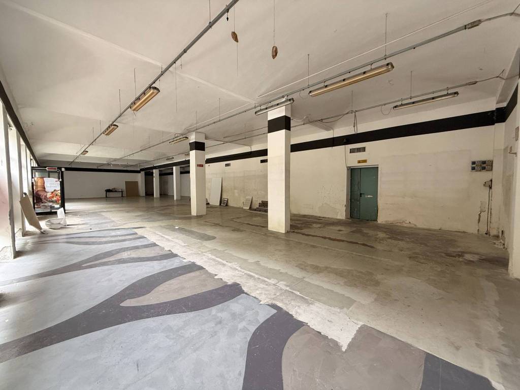 locale commerciale in vendita ad Alessandria in zona Il Cristo