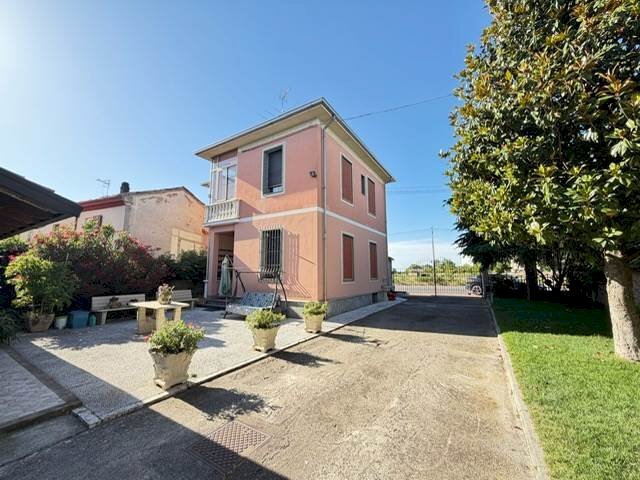 casa indipendente in vendita ad Alessandria in zona San Giuliano Vecchio