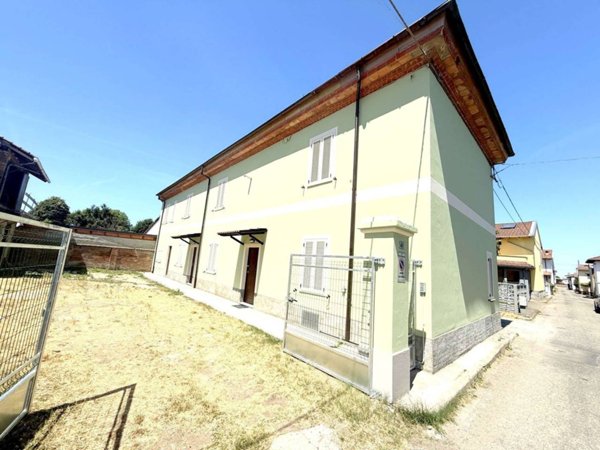 casa indipendente in vendita ad Alessandria in zona Mandrogne