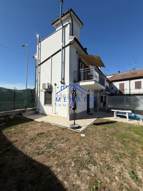 casa indipendente in vendita ad Alessandria in zona Cabanette
