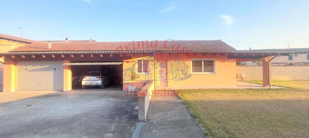 casa indipendente in vendita ad Alessandria in zona Cantalupo