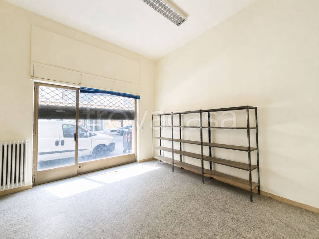 negozio in vendita ad Alessandria