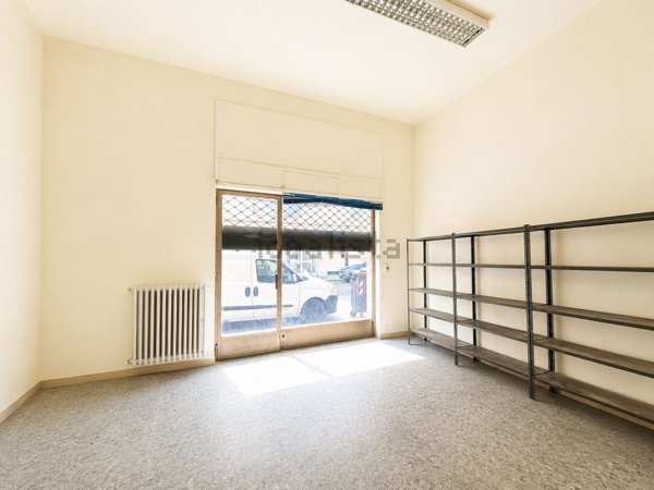 locale commerciale in vendita ad Alessandria in zona Centro Città