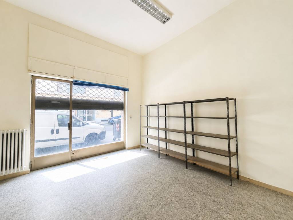 negozio in vendita ad Alessandria in zona Centro Città