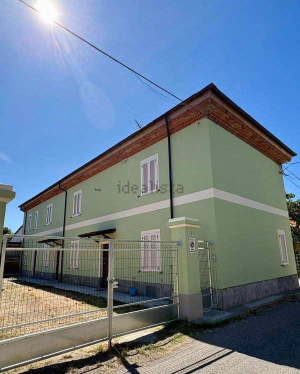 casa indipendente in vendita ad Alessandria in zona Mandrogne
