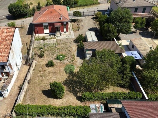 casa indipendente in vendita ad Alessandria in zona San Giuliano Vecchio