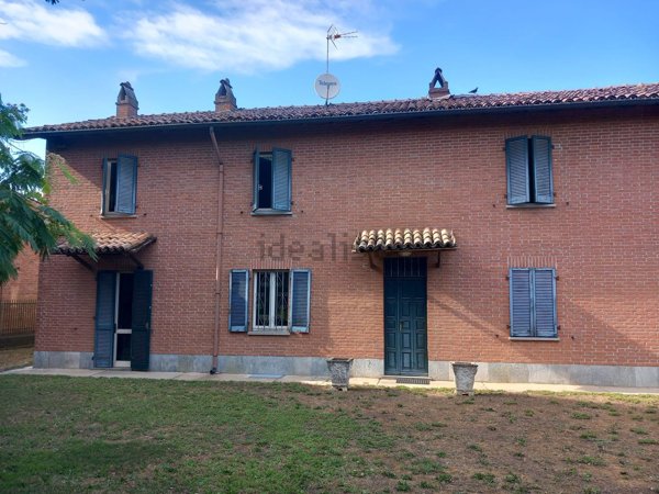 casa semindipendente in vendita ad Alessandria in zona Mandrogne