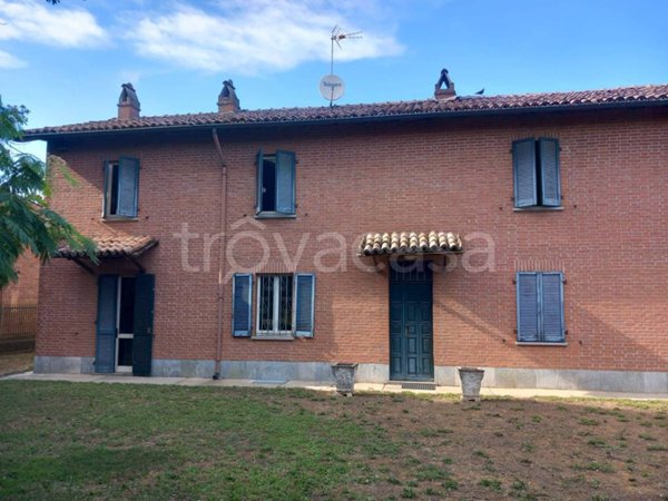 casa indipendente in vendita ad Alessandria in zona Mandrogne