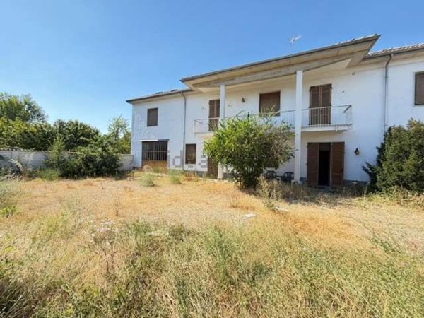 casa indipendente in vendita ad Alessandria in zona Cascinagrossa