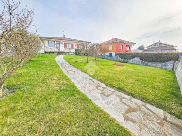 casa indipendente in vendita ad Alessandria in zona Mandrogne