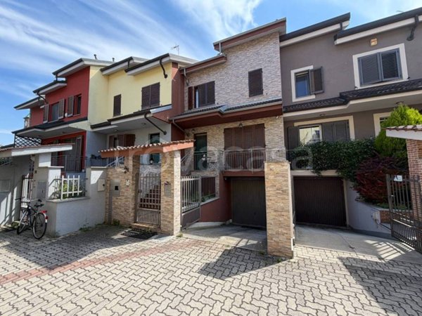 casa indipendente in vendita ad Alessandria in zona Orti
