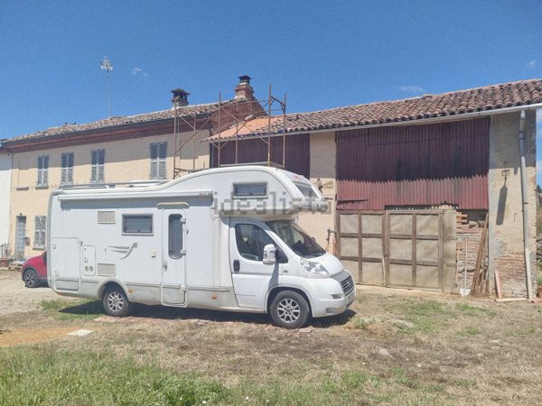 casa indipendente in vendita ad Alessandria in zona Valmadonna