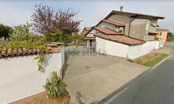 casa indipendente in vendita ad Alessandria in zona Mandrogne
