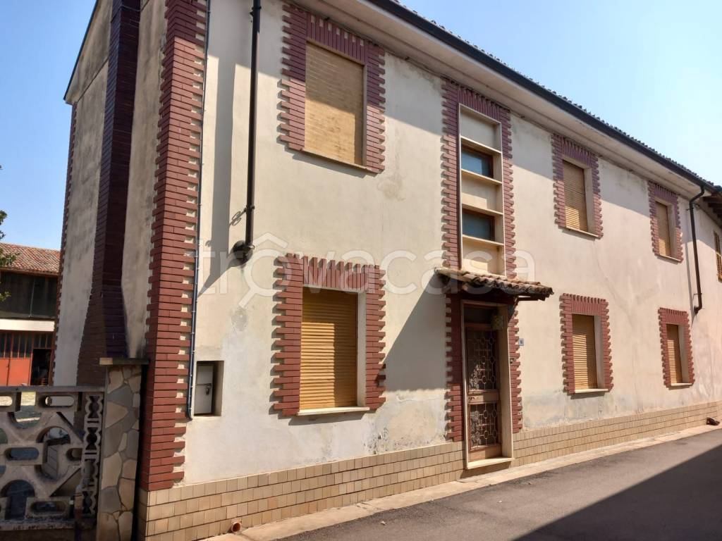 casa indipendente in vendita ad Alessandria in zona Mandrogne
