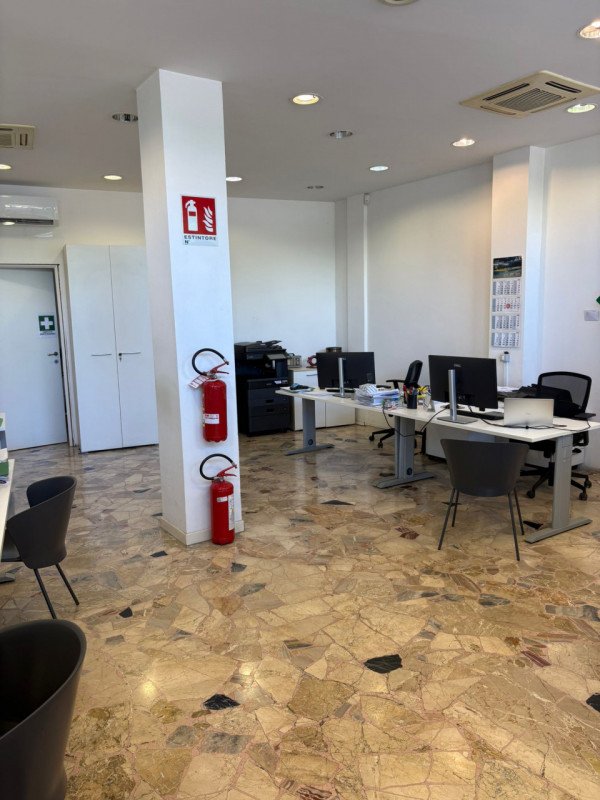 negozio in vendita ad Alessandria in zona Piazza Garibaldi
