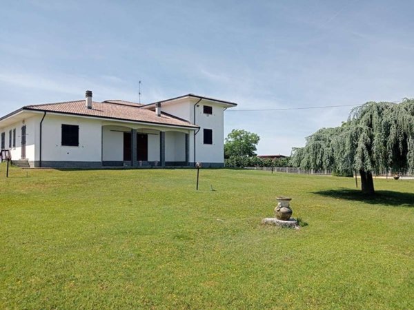 casa indipendente in vendita ad Alessandria in zona Contrada Ebrei