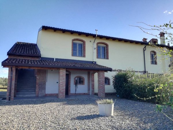 casa indipendente in vendita ad Alessandria in zona Mandrogne