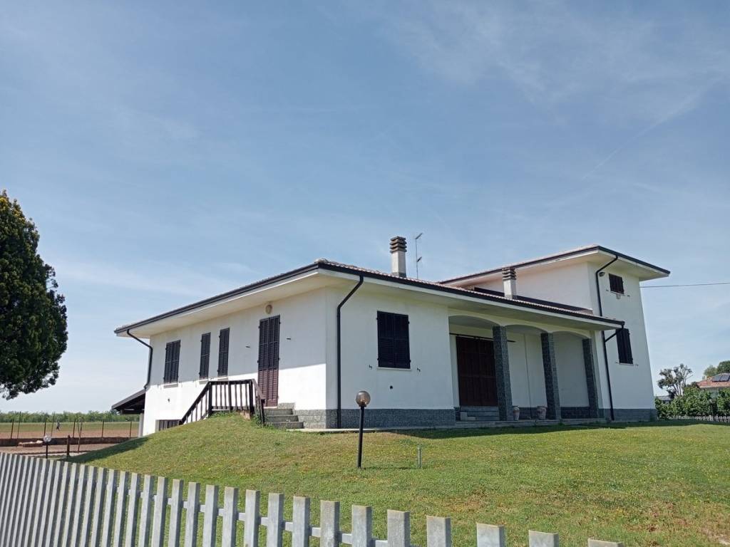 casa indipendente in vendita ad Alessandria in zona San Giuliano Nuovo