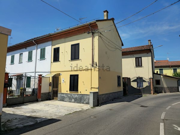 casa indipendente in vendita ad Alessandria in zona Orti