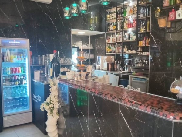 negozio in vendita ad Alessandria in zona Borgo Rovereto