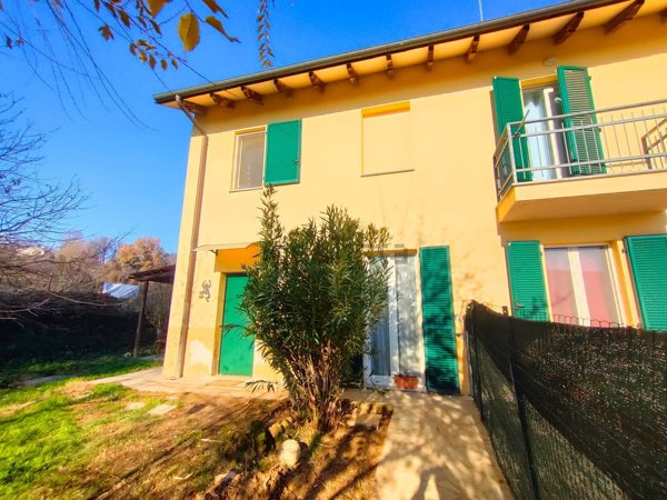 casa indipendente in vendita ad Alessandria in zona Valmadonna