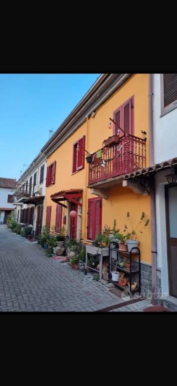 casa indipendente in vendita ad Alessandria in zona Orti