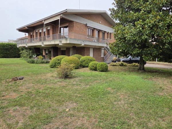 casa indipendente in vendita ad Alessandria in zona Il Cristo
