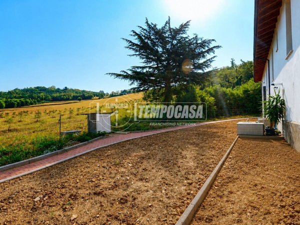 casa indipendente in vendita ad Alessandria in zona Valle San Bartolomeo