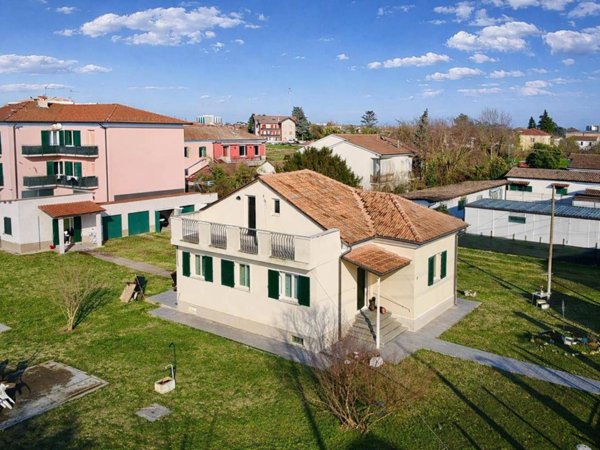 casa indipendente in vendita ad Alessandria in zona Spinetta Marengo
