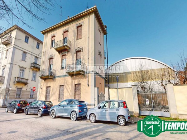 casa indipendente in vendita ad Alessandria in zona Orti