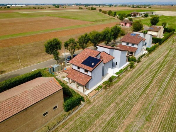 casa indipendente in vendita ad Alessandria in zona Mandrogne