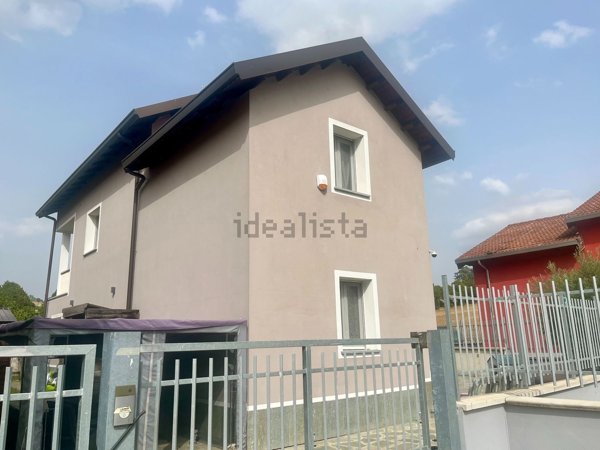 casa indipendente in vendita ad Alessandria in zona Valle San Bartolomeo