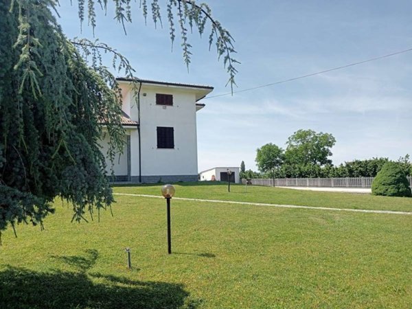 casa indipendente in vendita ad Alessandria in zona Contrada Ebrei