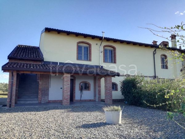 casa indipendente in vendita ad Alessandria in zona Mandrogne