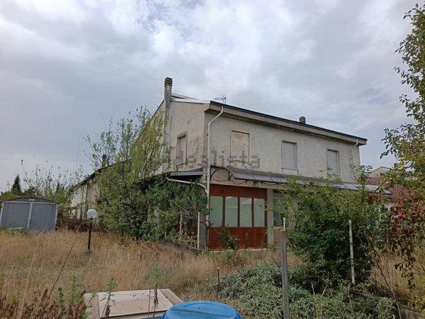 casa indipendente in vendita ad Alessandria in zona Cascinagrossa