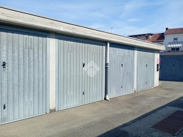 box auto in vendita ad Alessandria in zona Il Cristo