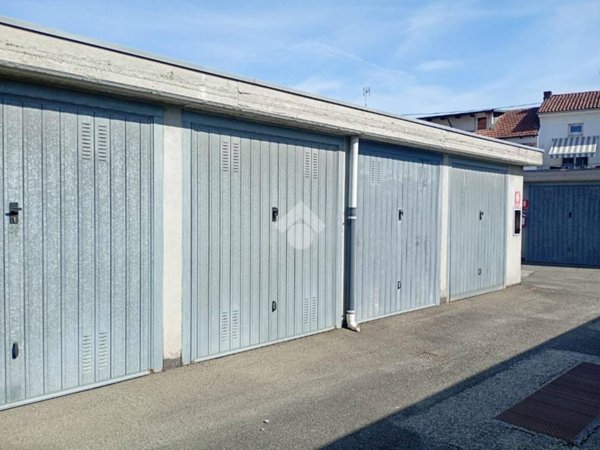 box auto in vendita ad Alessandria in zona Il Cristo