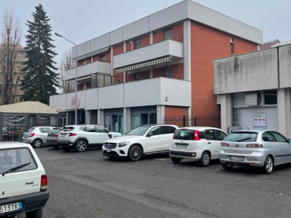 ufficio in vendita ad Alessandria in zona Villaggio Europa