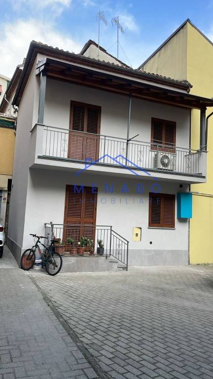 casa indipendente in vendita ad Alessandria in zona Borgo Rovereto