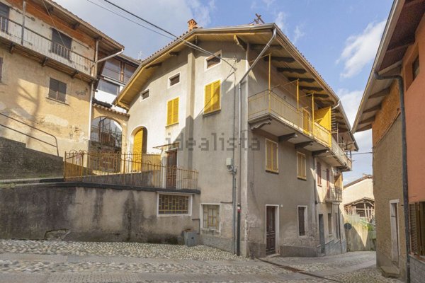 casa semindipendente in vendita a Portula