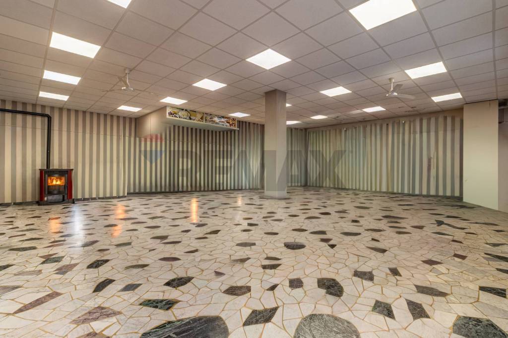 negozio in vendita a Pralungo