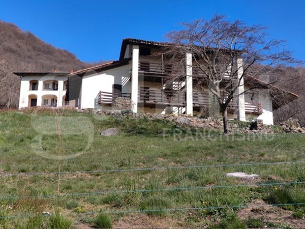 casale in vendita a Pralungo