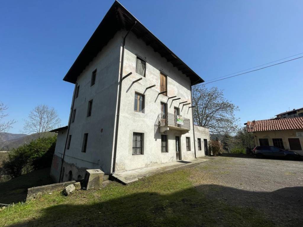 casa indipendente in vendita a Pray