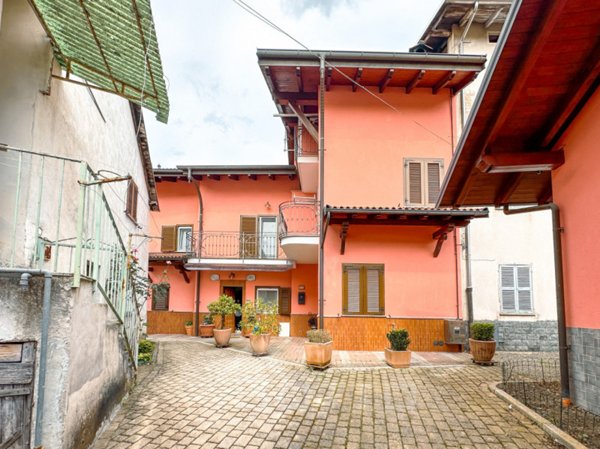 casa indipendente in vendita a Pray