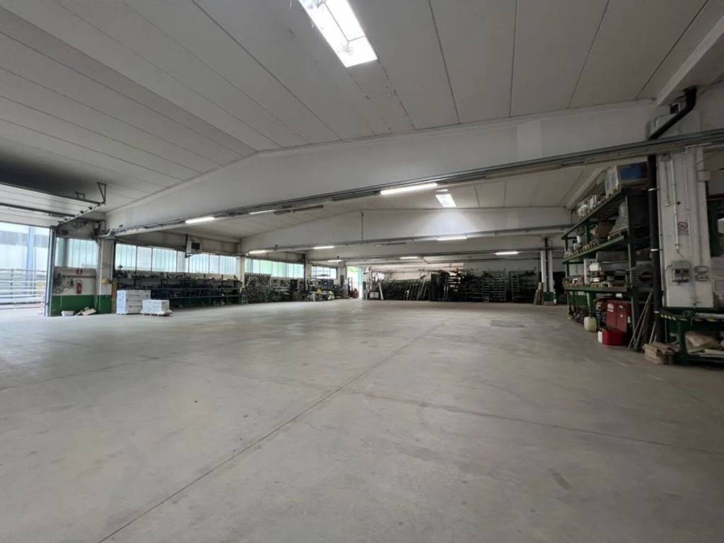 locale commerciale in vendita a Pray