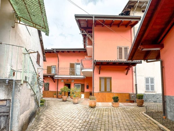 casa indipendente in vendita a Pray