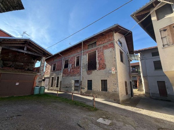 casa indipendente in vendita a Pray