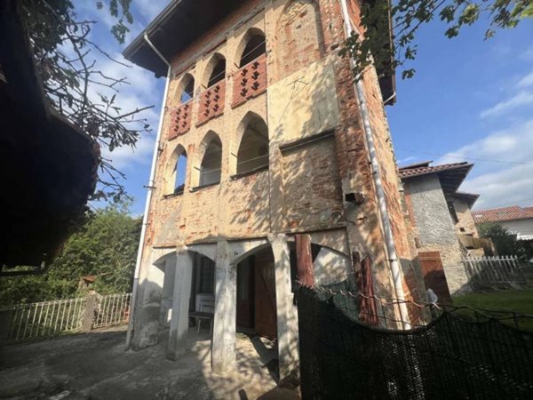 casa indipendente in vendita a Pray